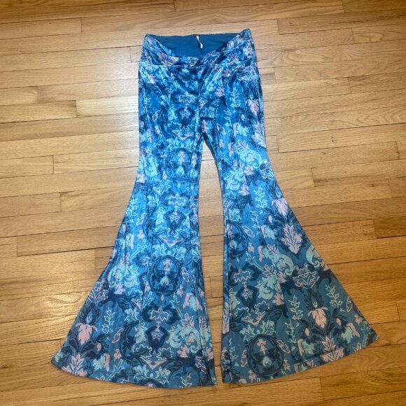 024 Free People Hold Me Closer Bell Bottom Pants NWOT Size Small - Picture 4 of 7